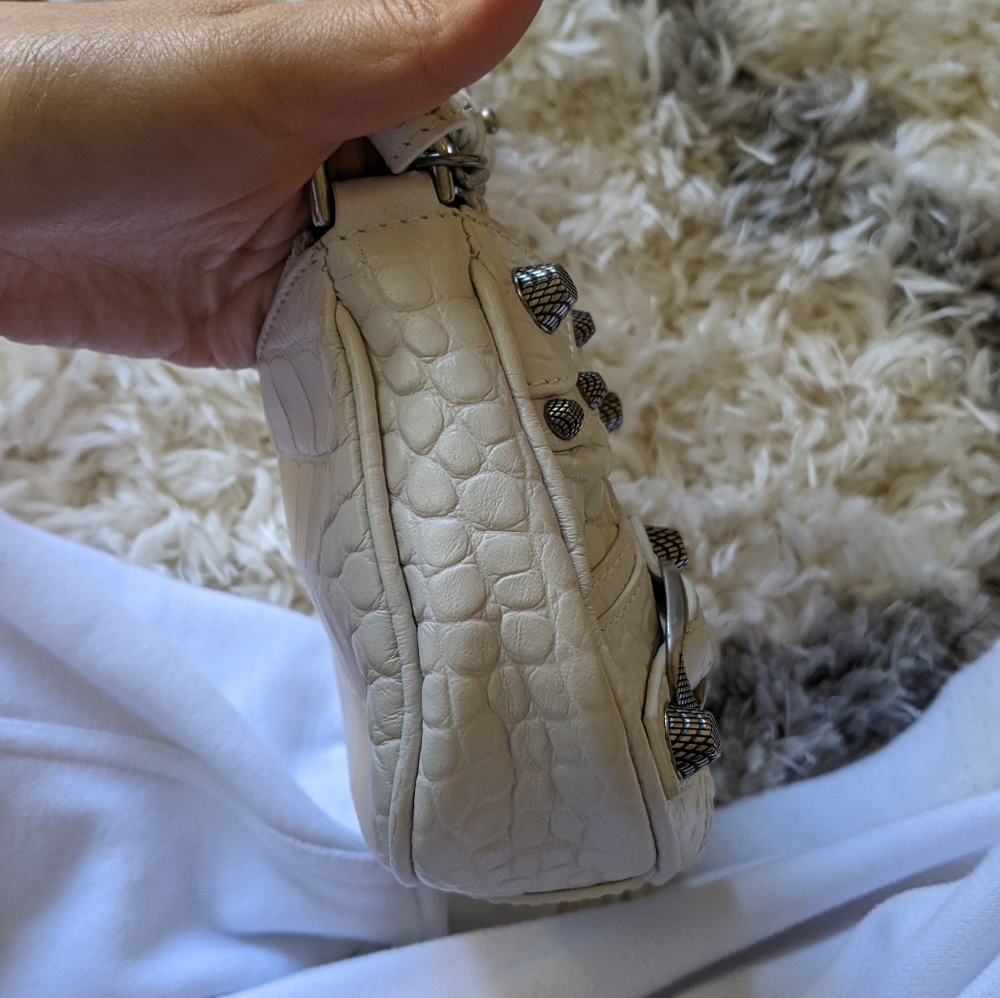 Balenciaga mini bag: LE CAGOLE MINI BAG WITH CHAIN CROCODILE EMBOSSED - Picture 7 of 10